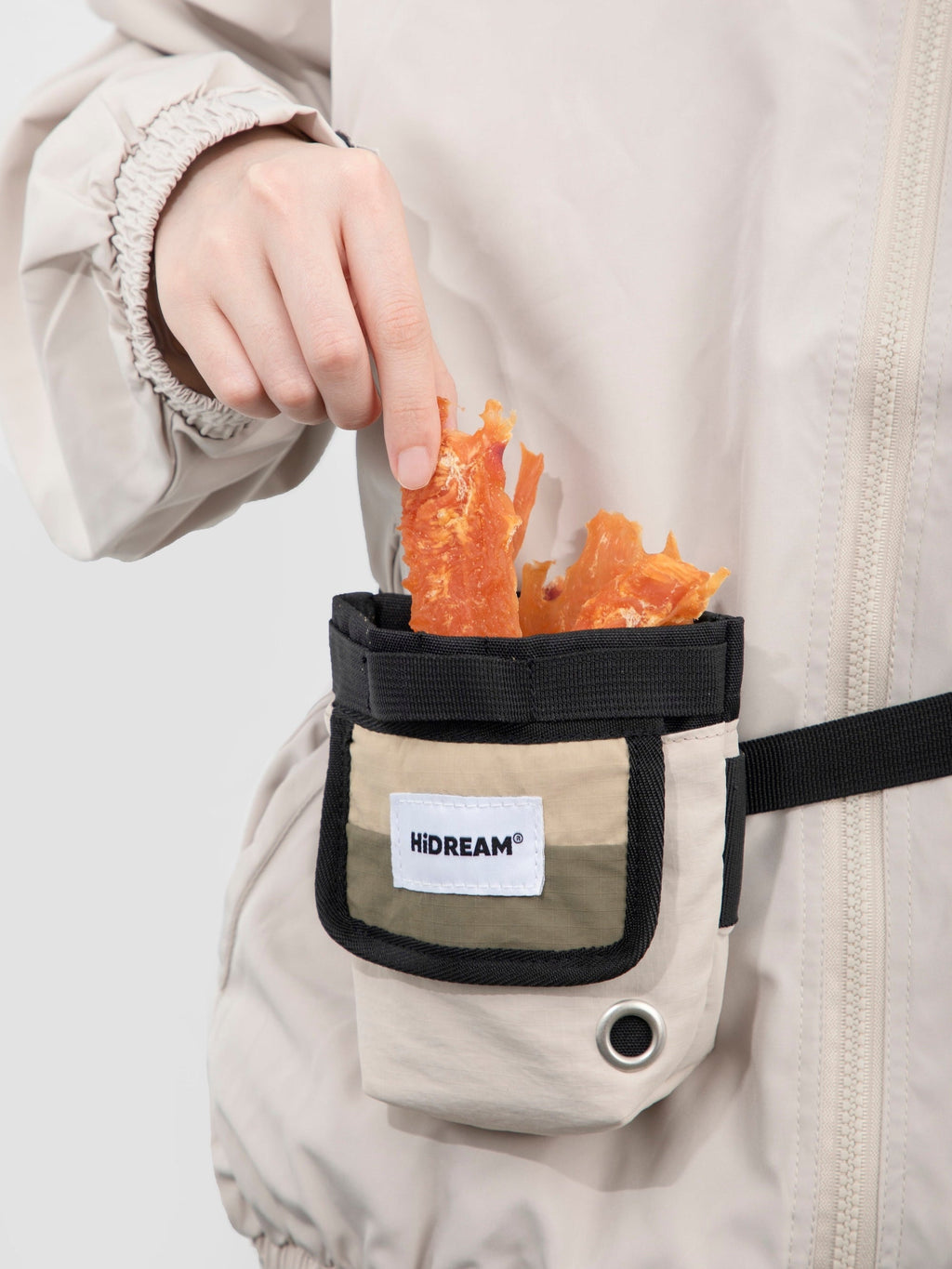 Magnetic Closure Hand Free Dog Treat Pouch